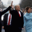 Бэррон с отцом и матерью на инаугурации Дональда Трампа - Комсомольская правда