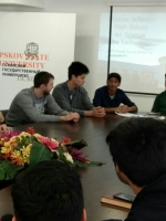 Иностранные слушатели программы предвузовской подготовки совместно со студентами из Школы Науки и Технологий имени Томаса Джефферсона (США) приняли участие в круглом столе «Диалог культур»
