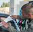 Продолжается раздача наклеек конкурса #Едунавыборы на АЗС Пскова (ФОТОРЕПОРТАЖ) - InformPskov.Ru