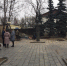 В Пскове начались работы по уборке и благоустройству сквера у бюста Исааку Кикоину - InformPskov.Ru