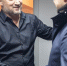 Михаил Ведерников поблагодарил Гошу Куценко и Екатерину Климову за спектакль. ФОТО - BusinessPskov.Ru
