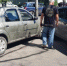 В Пскове оставленная на парковке автомашина укатилась и устроила ДТП. ФОТО - Pln-Pskov.Ru