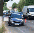 Автомобиль KIA Rio угодил в провал дорожного полотна. Фото газеты «Великолукская правда.Новости» - InformPskov.Ru