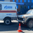 ФОТОФАКТ: В Пскове «Нива» догнала автомобиль аварийной службы «Газпрома» - InformPskov.Ru