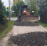 Фотофакт: В проезде Медведово проводят грейдирование с подсыпкой - Pln-Pskov.Ru