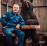 Андрей Андреев вырезал фигуры для Полистовского заповедника. Вконтакте - InformPskov.Ru