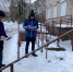 Волонтёры проверили подходы к социально значимым местам в Великих Луках. Фото: «Великолукская правда. Новости» - InformPskov.Ru