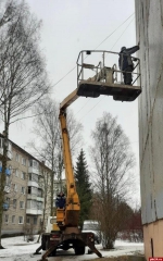 В Великих Луках решили проблему с протечкой в доме на Октябрьском проспекте