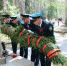 Возложение траурной гирлянды к монументу. Фото: «ВКонтакте» - InformPskov.Ru