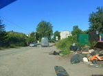 Еще один автомобиль попал в объектив камеры при выбросе мусора в Пскове