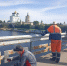 Фотофакт: На Ольгинском мосту в Пскове перекрашивают перила - Pln-Pskov.Ru