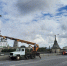 Фотофакт: На Ольгинском мосту в Пскове красят световые опоры - Pln-Pskov.Ru