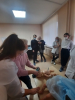 Студенты-медики ПсковГУ приняли участие в мастер-классах по оказанию неотложной помощи беременным и новорожденным