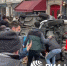 Стоп-кадр из видео происходящих в Париже беспорядков - InformPskov.Ru