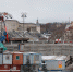 Фонарные столбы устанавливают на Троицком мосту в Пскове. ФОТО - Pln-Pskov.Ru