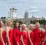 Свыше сотни женщин в красных платьях вышли на улицы Пскова. ФОТО - Pln-Pskov.Ru