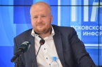 Глава Пскова Борис Елкин стал гостем программы «Среда обитания». Фото: ПАИ