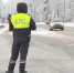 Соблюдать дистанцию и не совершать резкие манёвры – в ГИБДД напомнили о правилах безопасного вождения зимой - ГТРК Псков