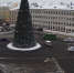 Два автомобиля столкнулись у новогодней ели в Пскове - Pln-Pskov.Ru