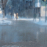 Горячая вода разлилась на перекрёстке улиц Коммунальной и Петровской в Пскове. ФОТО - Pln-Pskov.Ru