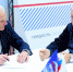 Житель Шабаново обратился к Александру Котову с просьбой помочь в передаче бесхозного водопровода. Фото здесь и далее: пресс-служба Псковского областного Собрания депутатов - InformPskov.Ru