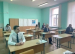 В Великих Луках родители сели за школьные парты, чтобы сдать ЕГЭ. Фото: Luki-News