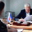 С просьбой не допустить строительство завода в жилой зоне обратилась псковичка к Александру Котову. Фото здесь и далее: пресс-служба Псковского областного Собрания депутатов - InformPskov.Ru