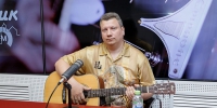 Начинается видеотрансляция программы «Квартирник» с «инженером-бардом» Олегом Александровым - Pln-Pskov.Ru