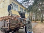 Более ста человек приняли участие в субботнике в Пушкинских Горах