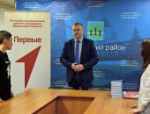 Дмитрий Быстров вручил юным островичам паспорта