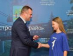 Дмитрий Быстров вручил юным островичам паспорта