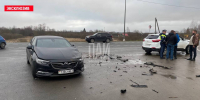 ДТП с участием двух автомобилей произошло в Островском районе. Фото здесь и далее: Telegram-канал «Псковская сводка. ПАИ» - InformPskov.Ru
