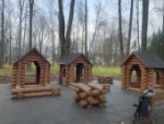 В Великих Луках восстанавливают площадку, разгромленную вандалами