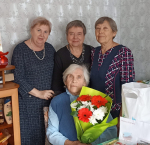 Своё 95-летие отметила ветеран труда Зинаида Виноградова из Новосокольников. Фото: газета «Новосокольнический край»