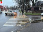 Автомобиль сбил пенсионерку на пешеходном переходе в Пскове