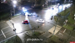 Момент столкновения двух автомашин на Коммунальной попал на видео