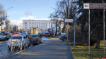 Два автомобиля столкнулись на съезде с Ольгинского моста в Пскове