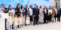 Звание «Мать-героиня» присвоено двум жительницам Псковской области - Псковская правда