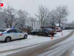 Автомобиль протаранил забор после ДТП в Великих Луках