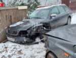 Автомобиль протаранил забор после ДТП в Великих Луках