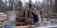 Процесс восстановления водяной мельницы Рудольфа Кикута. Скриншот сюжета «Первого Псковского». Ноябрь 2024 года - InformPskov.Ru