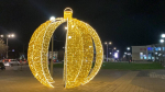Новогодние украшения в городах Псковской области