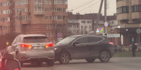 Два автомобиля столкнулись на перекрестке улицы Юбилейной и Рижского проспекта в Пскове - Pln-Pskov.Ru