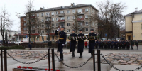 Псковичи возложили цветы к Могиле Неизвестного солдата - Псковская правда