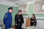 Общественники и прокурор побывали в прогулочных дворах для осужденных в Великих Луках