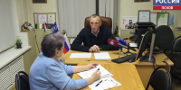 С вопросом обеспечения льготными лекарствами обратилась великолучанка к Александру Козловскому на личном приеме граждан - ГТРК Псков