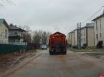 В Великих Луках коммунальные службы борются с ледяным дождём