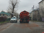 В Великих Луках коммунальные службы борются с ледяным дождём