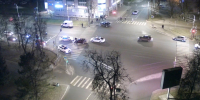 Два автомобиля столкнулись на пересечении Рижского проспекта и улицы Народной в Пскове - Pln-Pskov.Ru