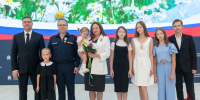 Многодетная семья росгвардейца из Псковской области удостоена медали ордена «Родительская слава» - Росгвардия